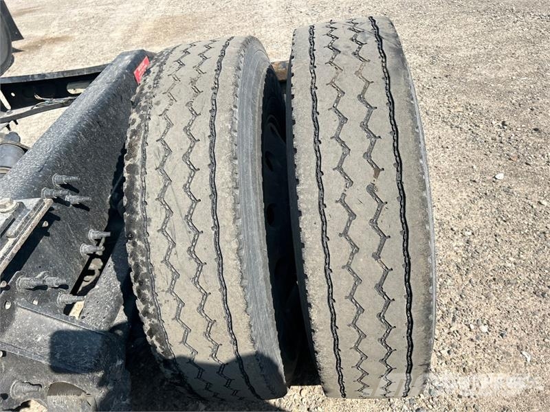 Volvo VNR64T 6x4 T/A Sleeper Truck Tractor (Inoperable) Vlačilci