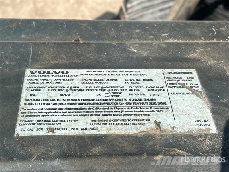 Volvo VNR64T 6x4 T/A Sleeper Truck Tractor (Inoperable) Vlačilci