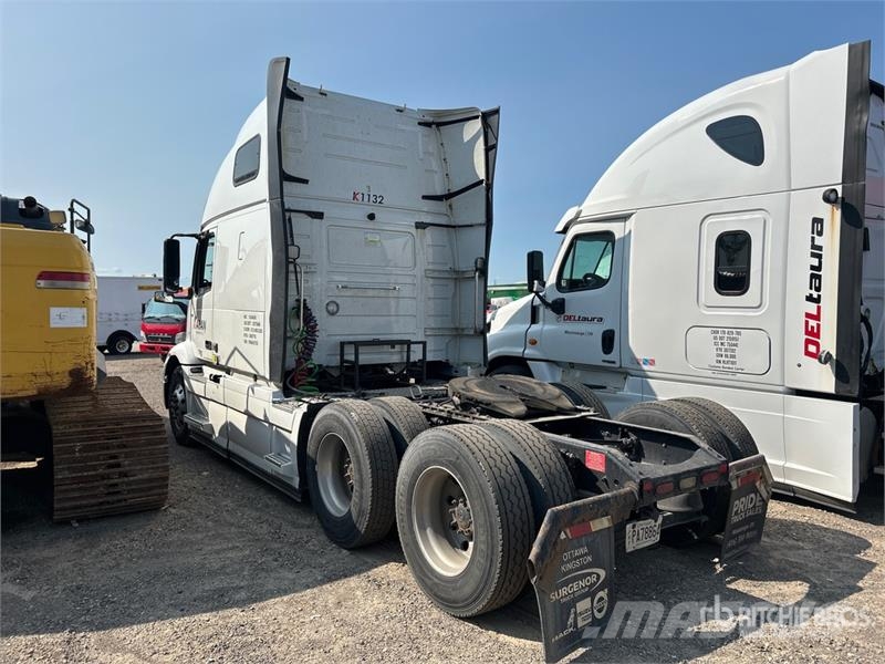 Volvo VNR64T 6x4 T/A Sleeper Truck Tractor (Inoperable) Vlačilci
