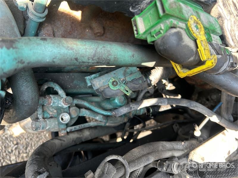 Volvo VNR64T 6x4 T/A Sleeper Truck Tractor (Inoperable) Vlačilci