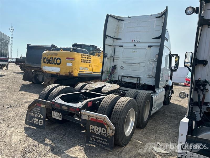 Volvo VNR64T 6x4 T/A Sleeper Truck Tractor (Inoperable) Vlačilci