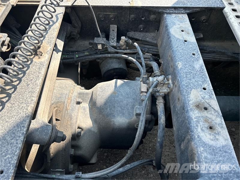 Volvo VNR64T 6x4 T/A Sleeper Truck Tractor (Inoperable) Vlačilci