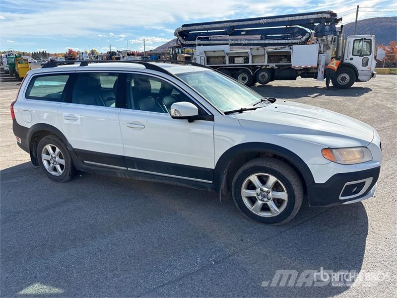 Volvo XC70 AWD Automobile Cars