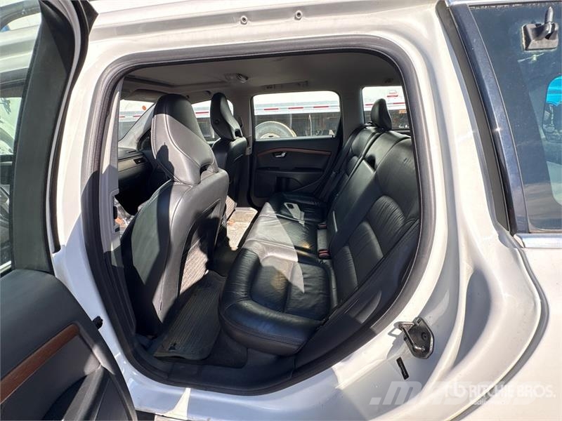 Volvo XC70 AWD Automobile Cars