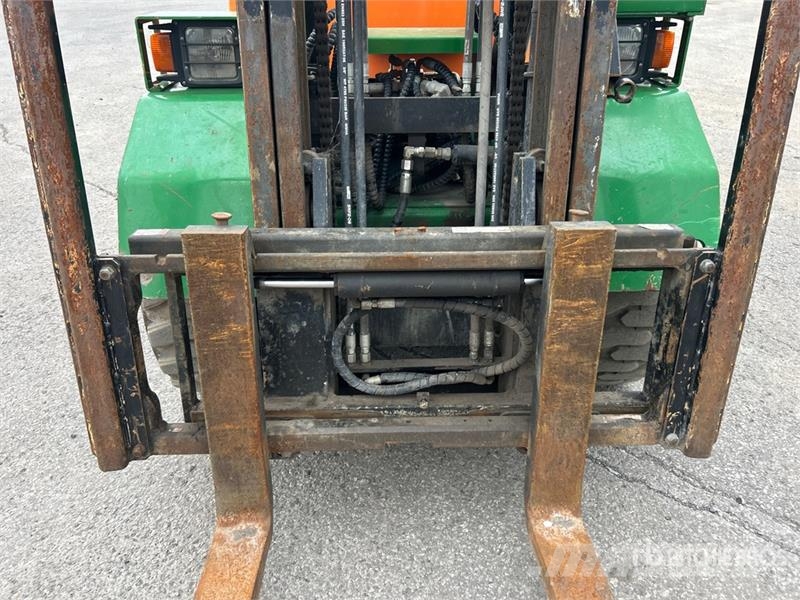 VTC 500-T 4500 lb 4x4 Rough Terrain Forklift Rough terrain trucks