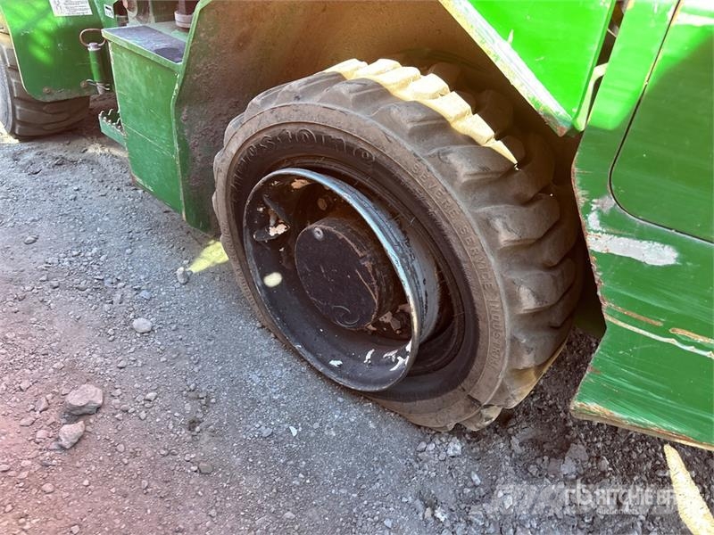 VTC 500-T 4500 lb 4x4 Rough Terrain Forklift Geländestapler