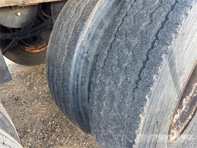 Wabash 53 ft x 102 in T/A Van Trailer ボックスボディートレーラー