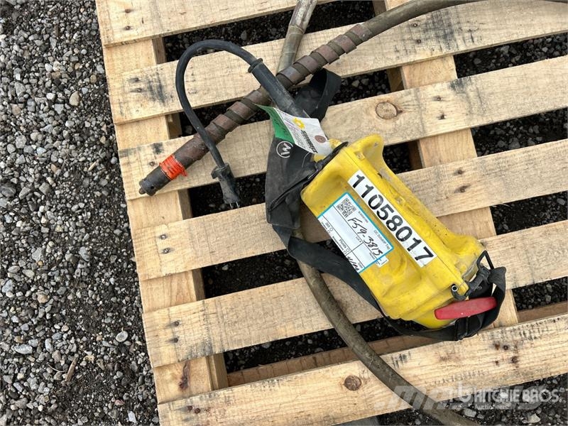 Wacker Neuson M2500/120 Concrete Vibrator Уплътнители за плочи