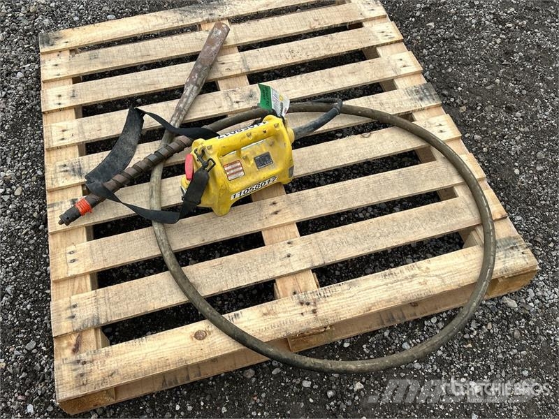 Wacker Neuson M2500/120 Concrete Vibrator Уплътнители за плочи
