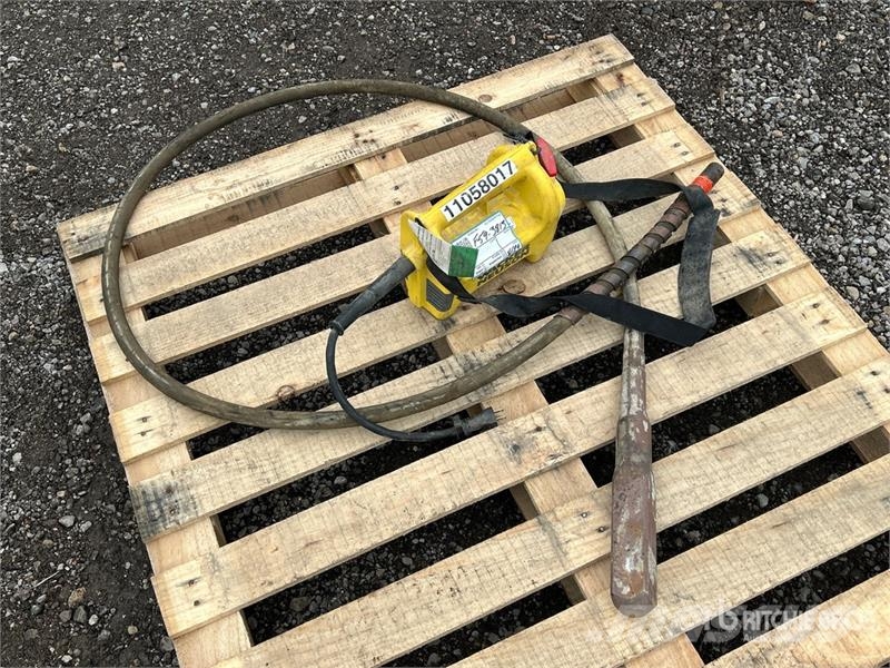 Wacker Neuson M2500/120 Concrete Vibrator Уплътнители за плочи