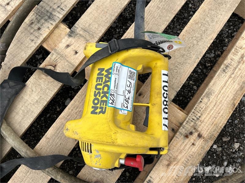 Wacker Neuson M2500/120 Concrete Vibrator Уплътнители за плочи
