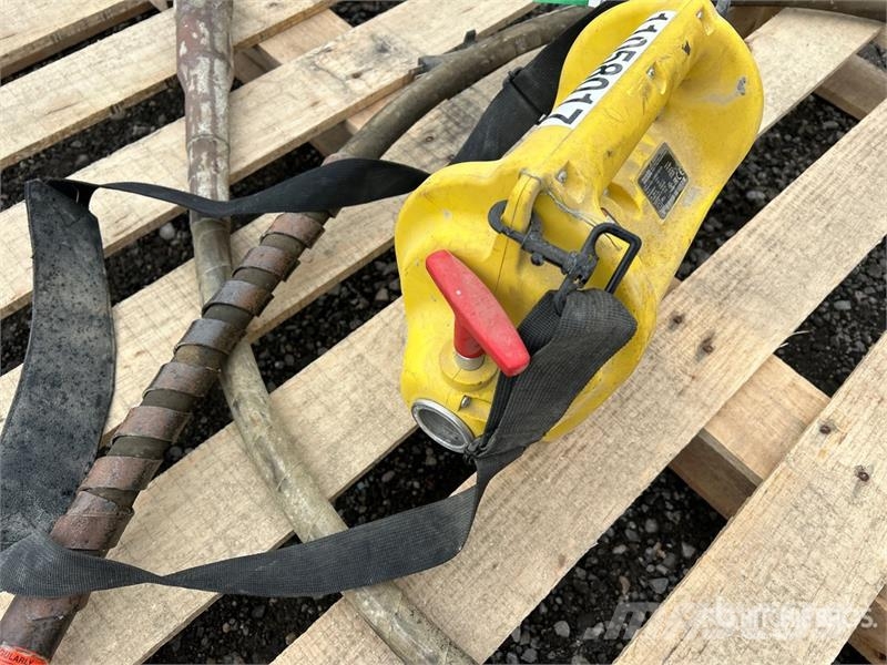 Wacker Neuson M2500/120 Concrete Vibrator Уплътнители за плочи