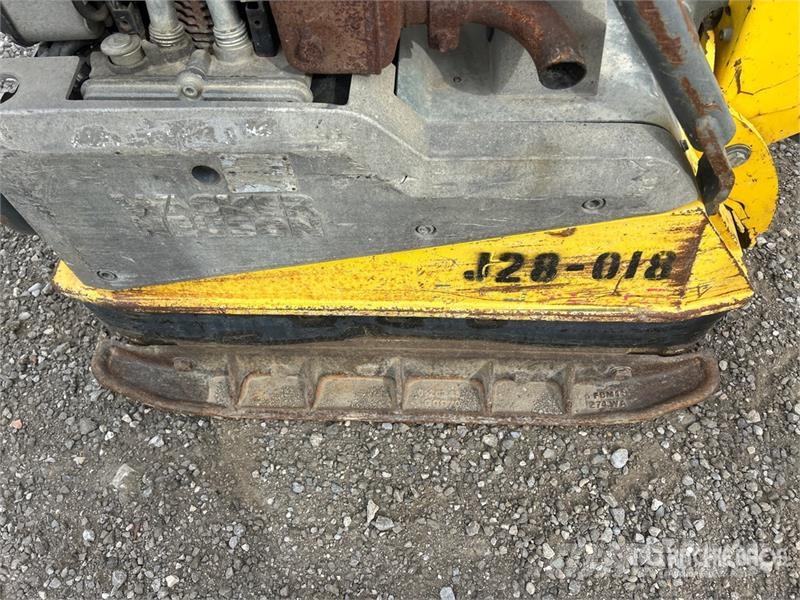 Wacker Neuson Reversible Vibratory Plate Compactor دكاكات أفقية