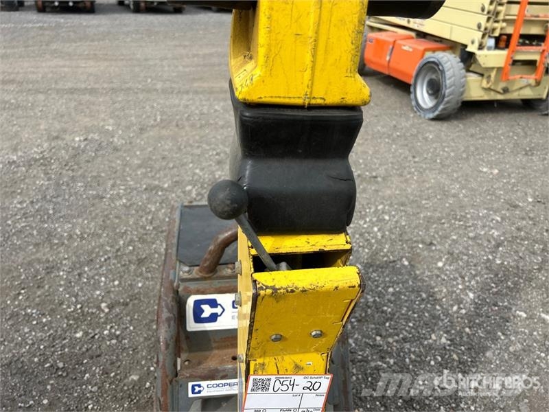 Wacker Neuson Reversible Vibratory Plate Compactor دكاكات أفقية