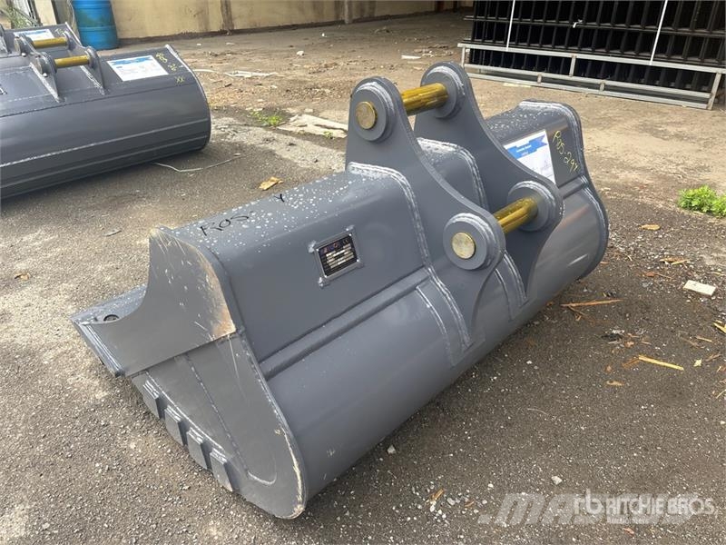 Warrior WBMCC12-1550 61 in Cleanup Excavator Bucket - Fits Kanalak