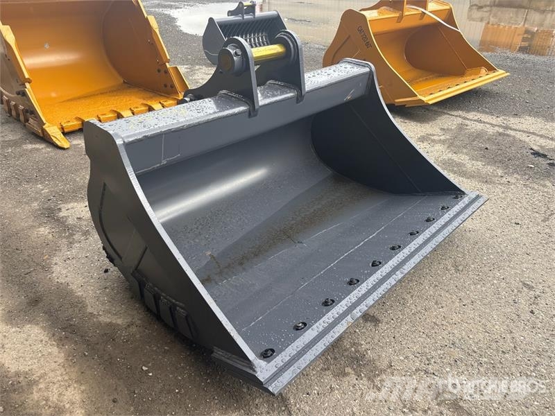 Warrior WBMCC12-1550 61 in Cleanup Excavator Bucket - Fits Kanalak