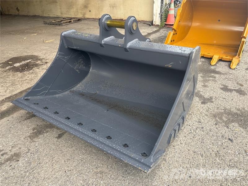 Warrior WBMCC12-1550 61 in Cleanup Excavator Bucket - Fits Kanalak