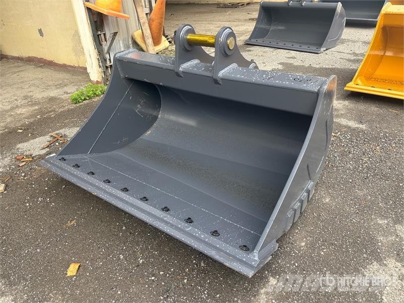Warrior WBMCC12-1550 61 in Cleanup Excavator Bucket - Fits Kanalak