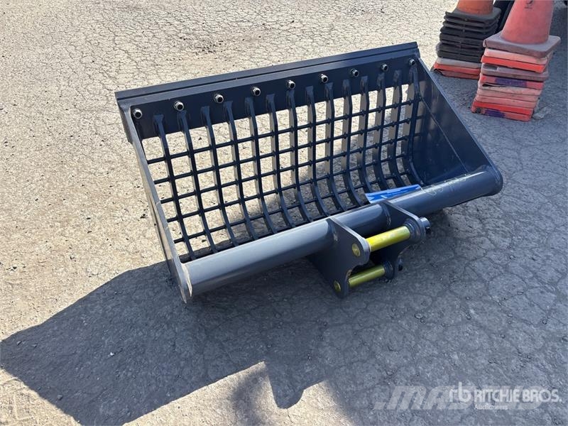 Warrior WBMCS5-1320 52 in Skeleton Cleanup Excavator Bucke Cucharones