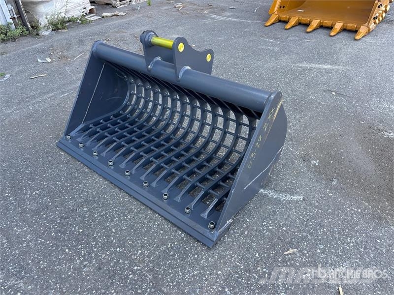 Warrior WBMCS5-1320 52 in Skeleton Cleanup Excavator Bucke Cucharones