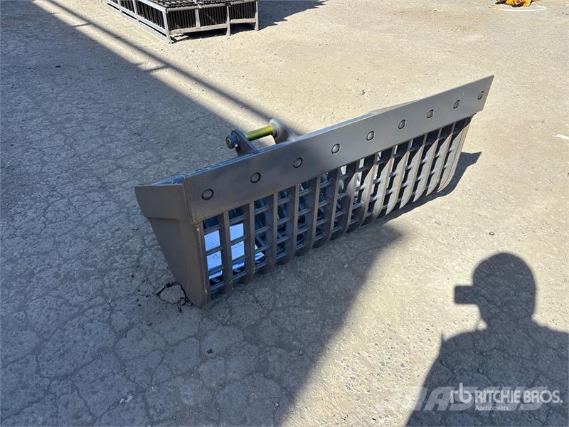 Warrior WBMCS5-1320 52 in Skeleton Cleanup Excavator Bucke Cucharones