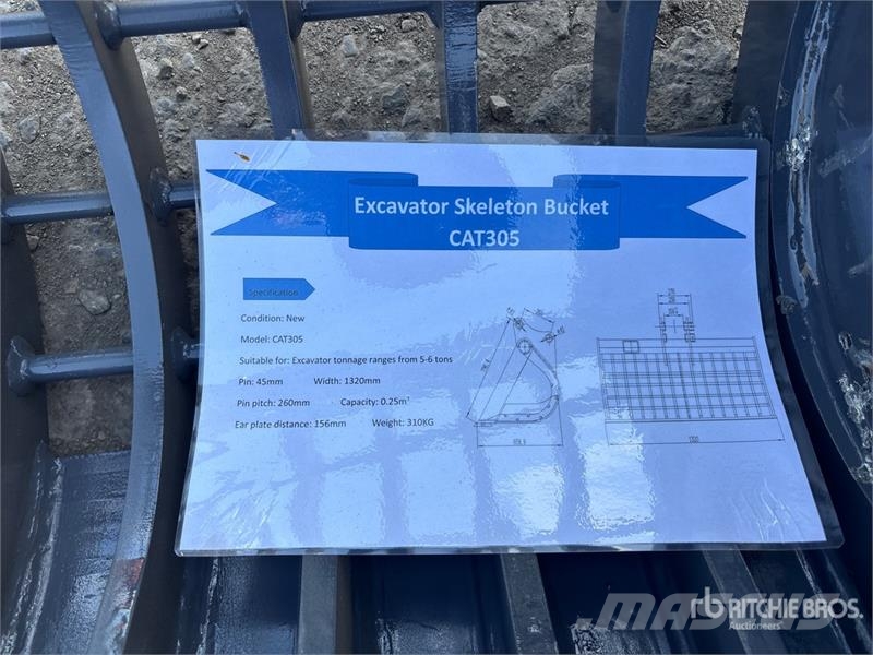 Warrior WBMCS5-1320 52 in Skeleton Cleanup Excavator Bucke Cucharones