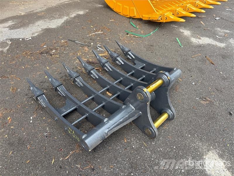 Warrior WBRC05-1000 39 in Excavator Rake - Fits Cat 305 / Pöyhimet ja haravat