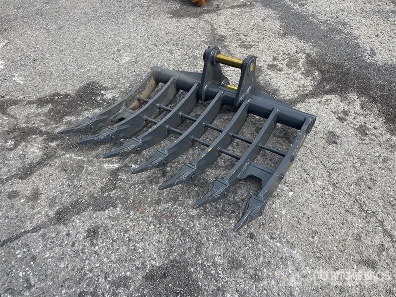 Warrior WBRC05-1000 39 in Excavator Rake - Fits Cat 305 / Pöyhimet ja haravat