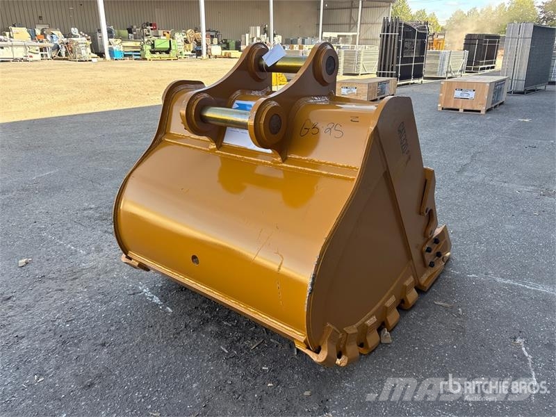 Warrior WBRC20-1400 53 in Digging Excavator Bucket - Fits Cucharones