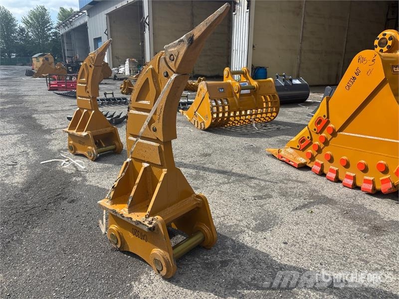 Warrior WRC20-025 Excavator Ripper - Fits Cat 320 / 20 - 2 Kaabitsad