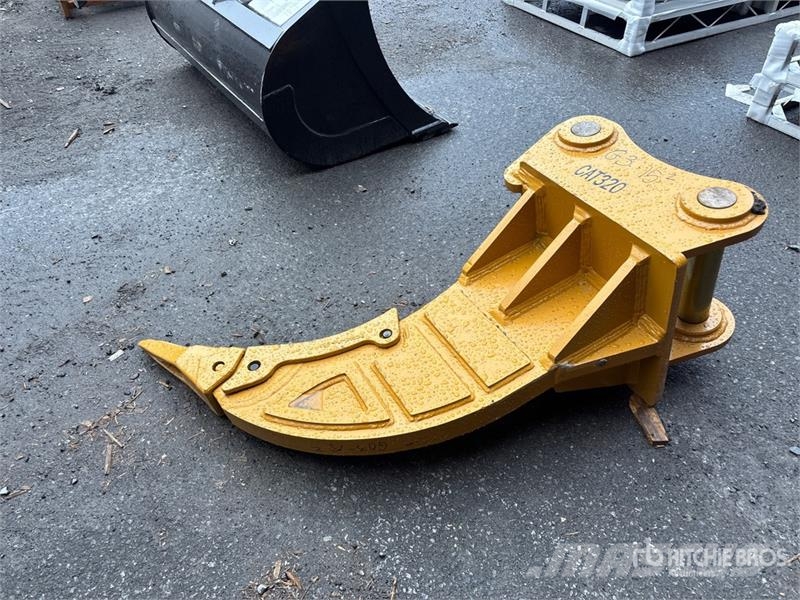 Warrior WRC20-025 Excavator Ripper - Fits Cat 320 / 20 - 2 خداشات