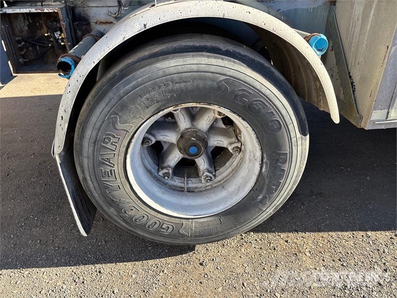 Westank Tri/A Spread Axle Tanker Trailer Прицепы-цистерны