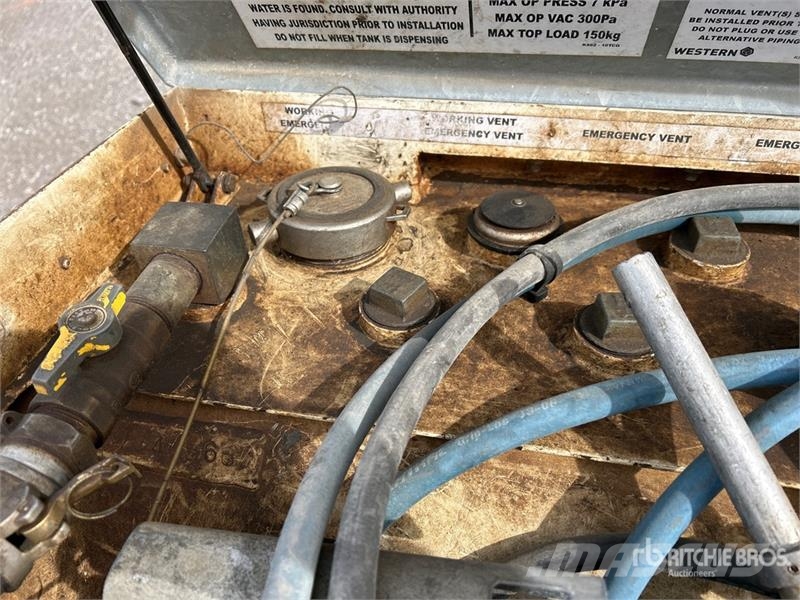 Western 10TCG 1000 L Fuel Tank Kraftstoff- und Zusatzstoffbehälter