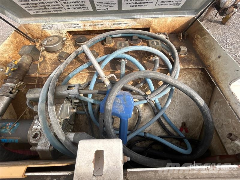 Western 10TCG 1000 L Fuel Tank Kraftstoff- und Zusatzstoffbehälter