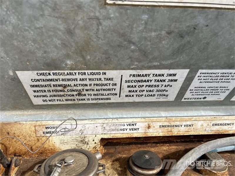 Western 10TCG 1000 L Fuel Tank Kraftstoff- und Zusatzstoffbehälter