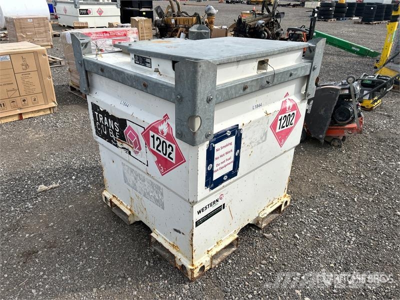 Western 10TCG 1000 L Fuel Tank Kraftstoff- und Zusatzstoffbehälter