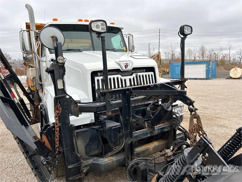 Western 4700 SF 6x4 Snow Plow Truck Комунальні автомобілі / автомобілі загального призначення
