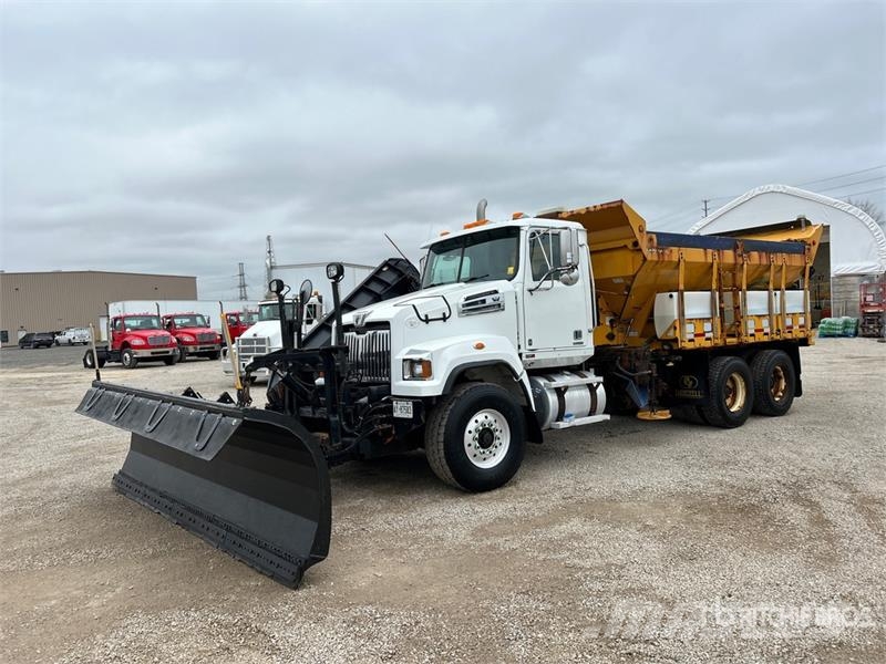 Western 4700 SF 6x4 Snow Plow Truck Комунальні автомобілі / автомобілі загального призначення