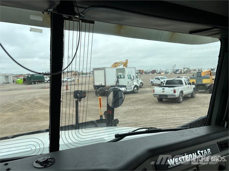 Western 4700 SF 6x4 Snow Plow Truck Комунальні автомобілі / автомобілі загального призначення