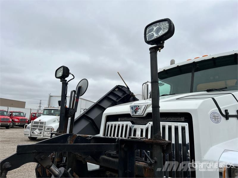 Western 4700 SF 6x4 Snow Plow Truck Комунальні автомобілі / автомобілі загального призначення
