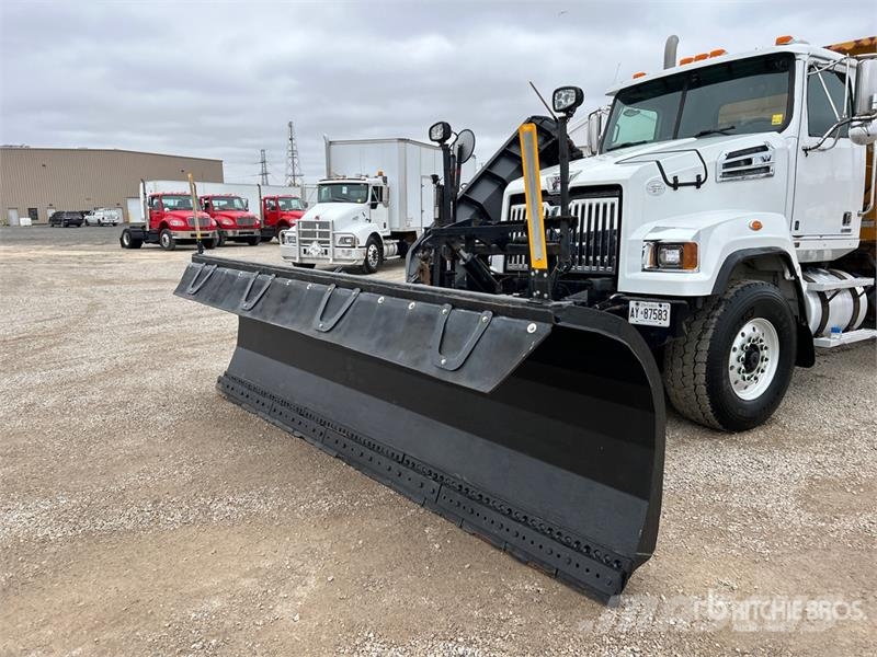 Western 4700 SF 6x4 Snow Plow Truck Комунальні автомобілі / автомобілі загального призначення