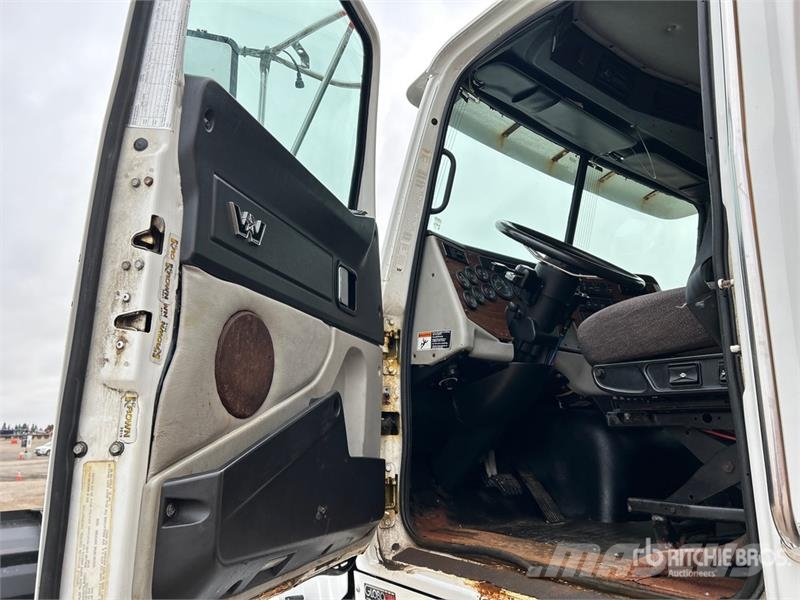 Western 4700 SF 6x4 Snow Plow Truck Комунальні автомобілі / автомобілі загального призначення