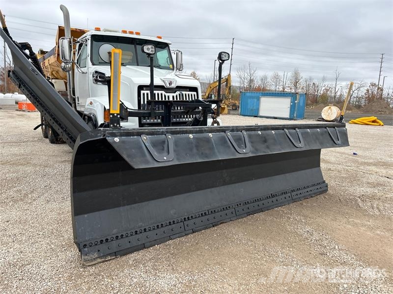 Western 4700 SF 6x4 Snow Plow Truck Комунальні автомобілі / автомобілі загального призначення