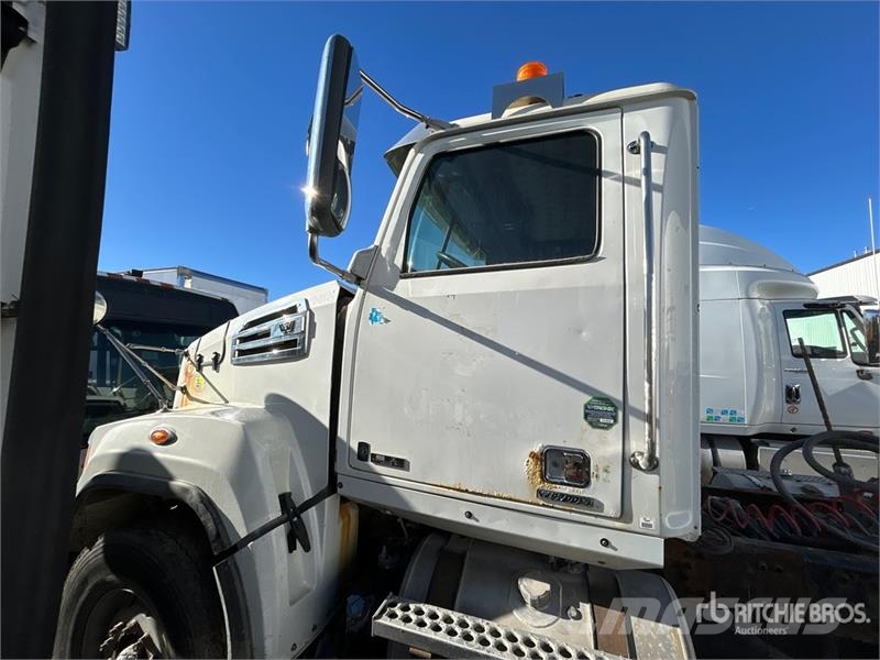 Western Star 4700 Kabine i unutrašnjost