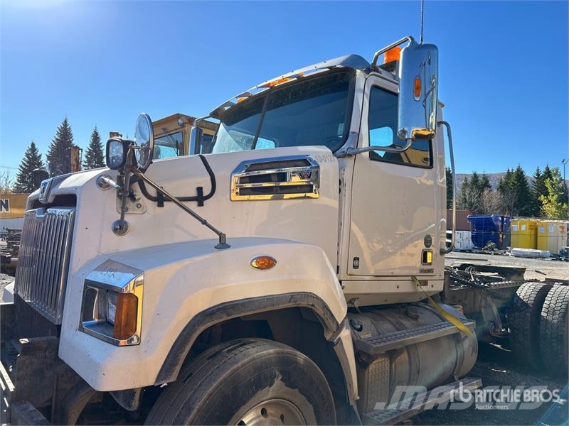 Western Star 4700 6x4 T/A Day Cab Truck Tractor (Inoperable) وحدات الجر