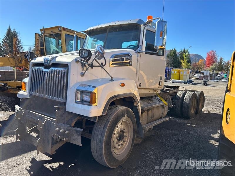 Western Star 4700 6x4 T/A Day Cab Truck Tractor (Inoperable) وحدات الجر