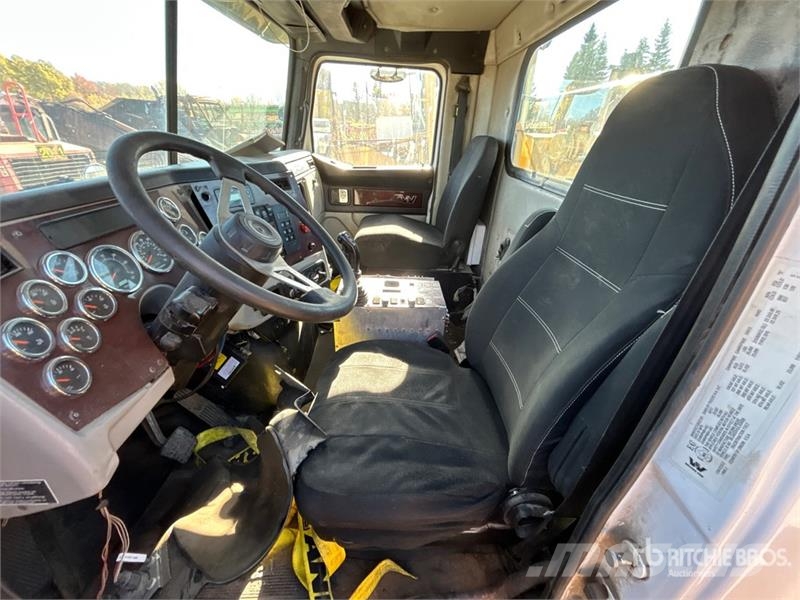 Western Star 4700 6x4 T/A Day Cab Truck Tractor (Inoperable) وحدات الجر
