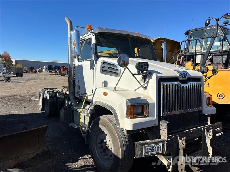 Western Star 4700 6x4 T/A Day Cab Truck Tractor (Inoperable) وحدات الجر