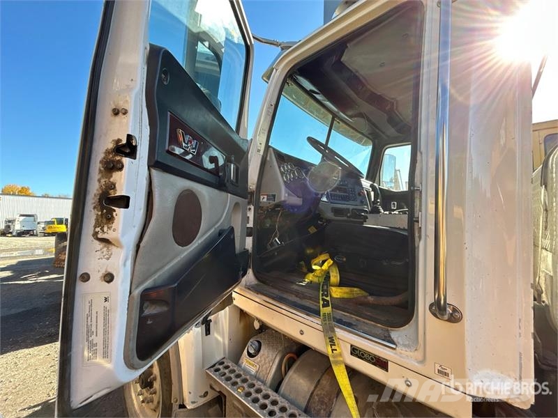 Western Star 4700 6x4 T/A Day Cab Truck Tractor (Inoperable) وحدات الجر