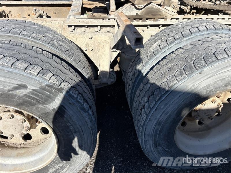 Western Star 4700 6x4 T/A Day Cab Truck Tractor (Inoperable) وحدات الجر